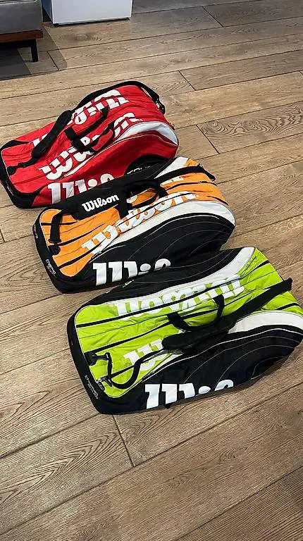 Wilson Tour Tennistaschen in Rot, Grün & Orange/Gelb