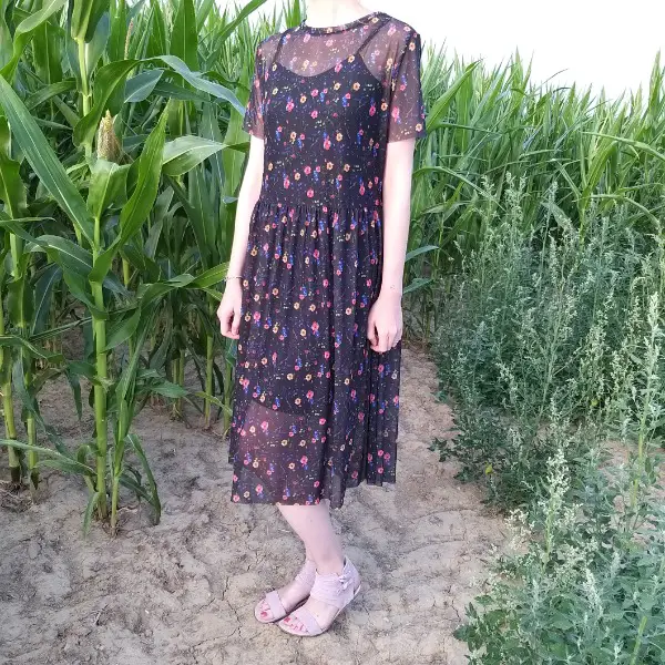 Robe à fleurs noire, taille 38, neuve