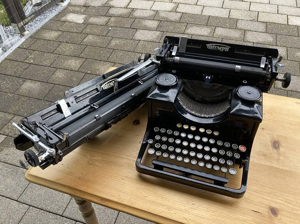 Schreibmaschine Triumph Standard-12