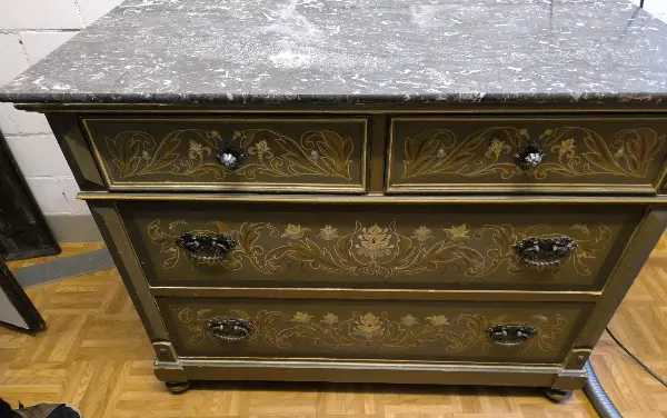 Kommode mit Bauernmalerei