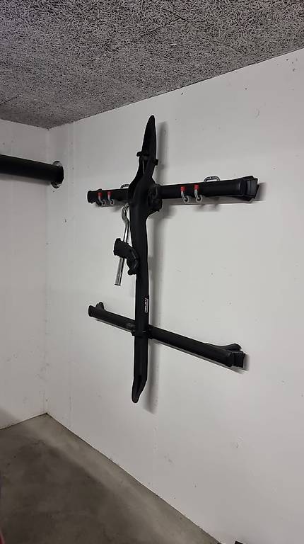 Schwarze Dachträger + Fahrradhalter für Audi