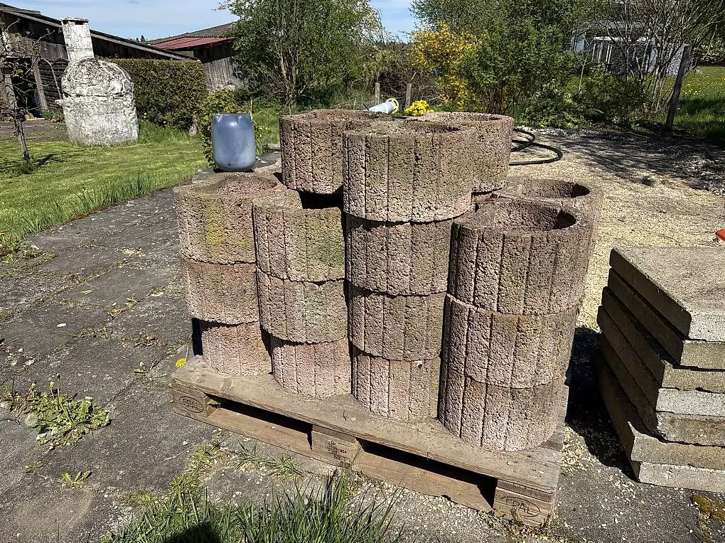 Pflanzringe oder Betonböschungssteine