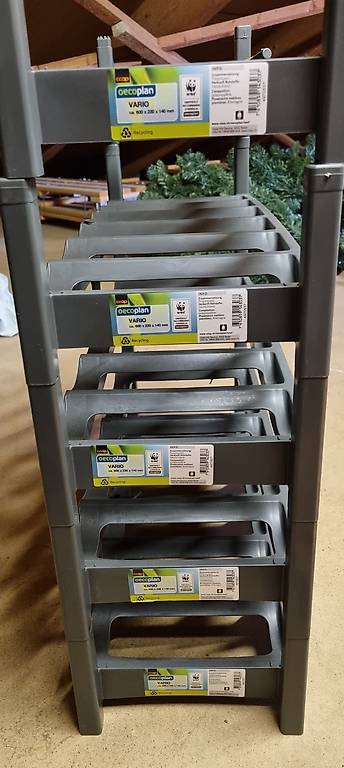 Flaschen / Weinregal