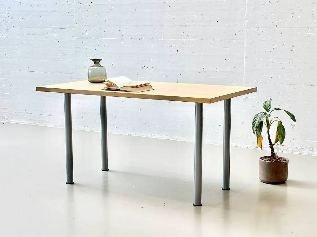 Klassischer Arbeit- und Schreibtisch, furniert