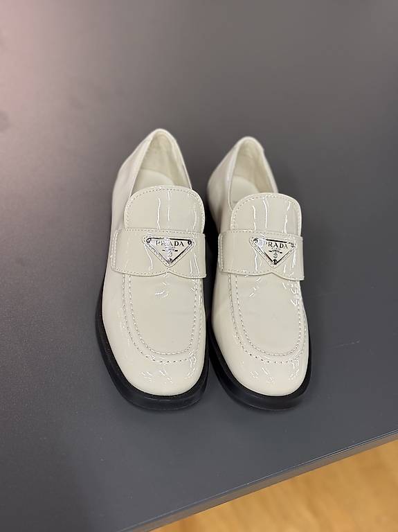 Prada Loafers ganz neu und ungetragen