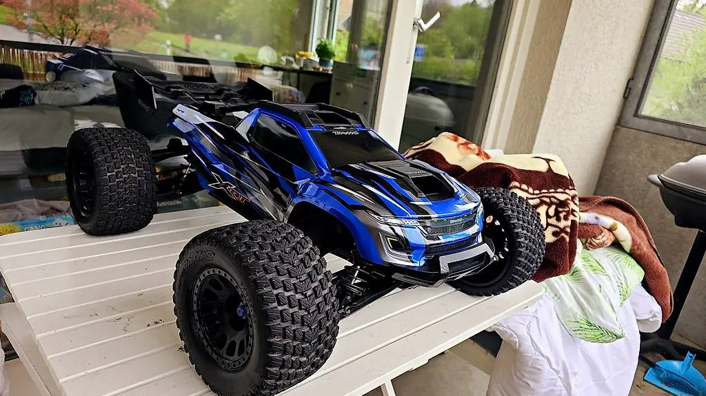 Neu Traxxas XRT 1/5 RC Auto Akku Lipo 4S Ladegerät Bluetooth