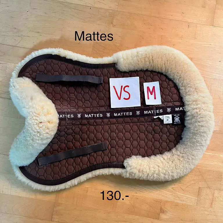 Schönes Mattes Lammfellpad VS M