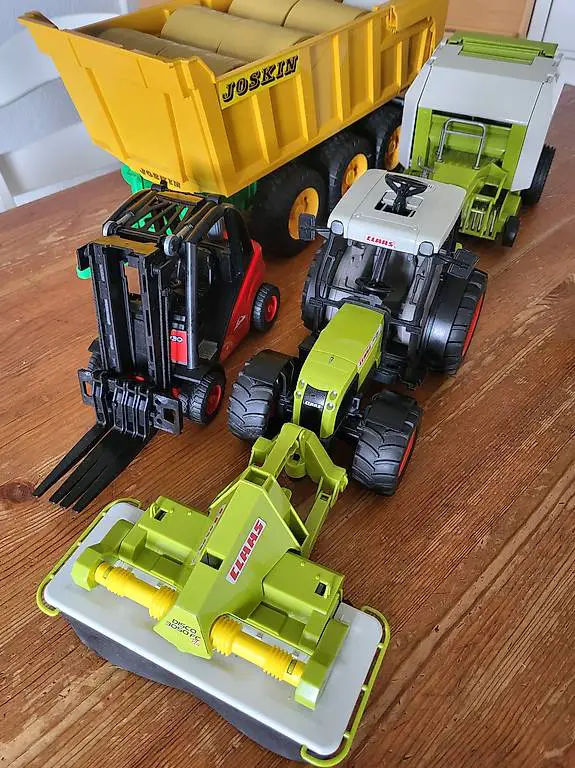 Claas Traktor, Mäher, Ballenpresse, Gabelstapler & Anhänger
