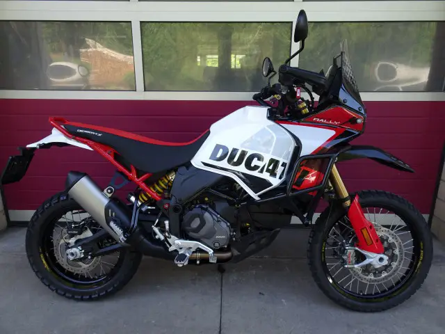 ducati 937 desertx v2 rally