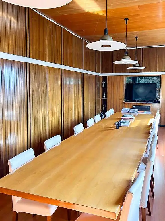 ampio ufficio con sale riunioni e parcheggi