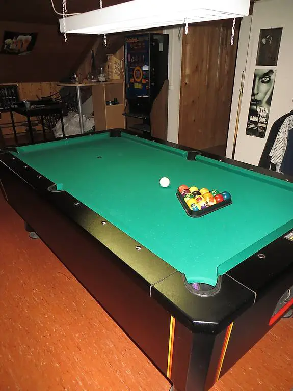 Billardtisch Longoni mit Zubehör