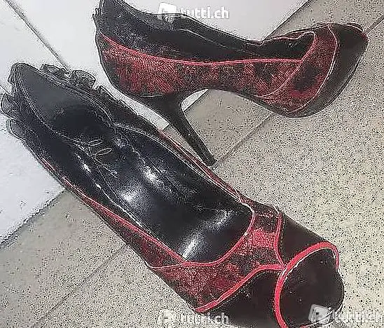 Tacchi rosso e neri pizzo