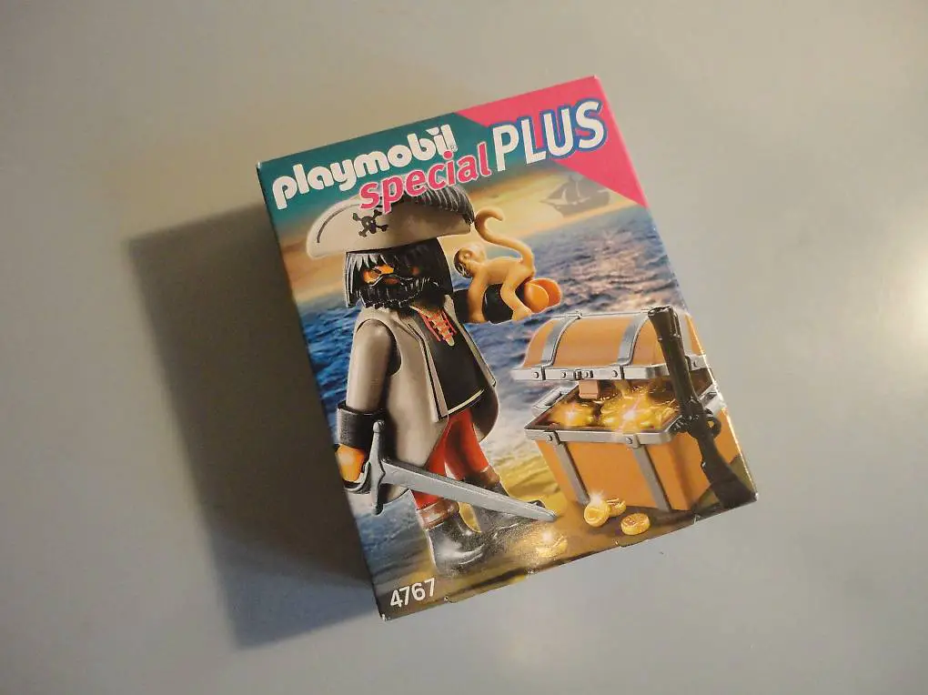 PlaymobilspecPLUS Finsterer Pirat mit Schatzkiste 4767