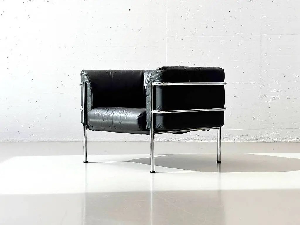 Schöner schwarzer Bauhaus Sessel aus Leder