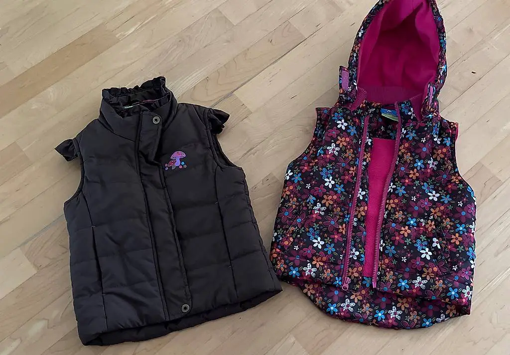 Gefütterte Gilets/ Weste Grösse 122