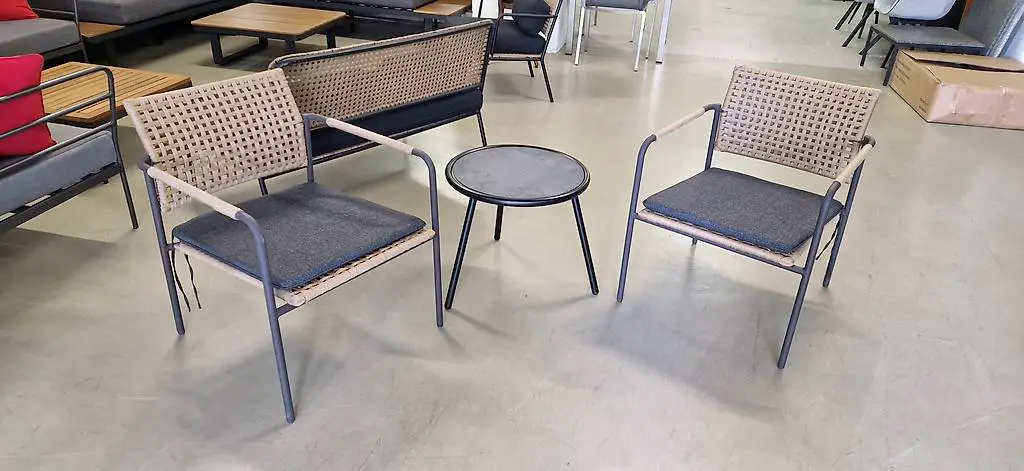 Gartensessel Set mit Tisch.