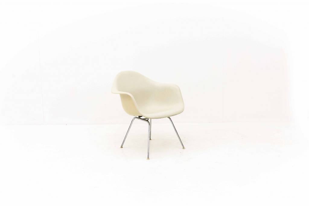 Eames Fiberglas Armchair von Vitra
