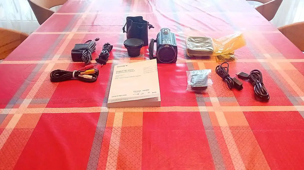 Sony Videokamera HDR-CX730 + wide conversion lens + Zubehör