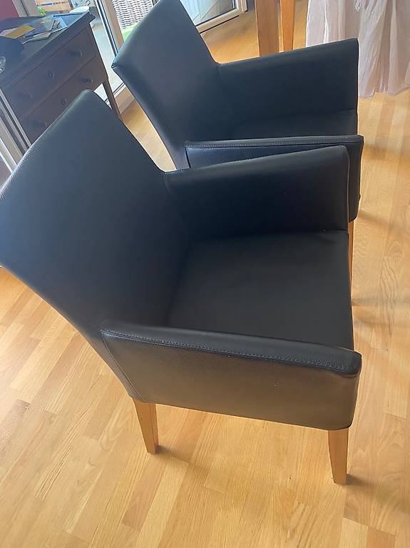 2 Esszimmerstühle, schwarzes Glattleder