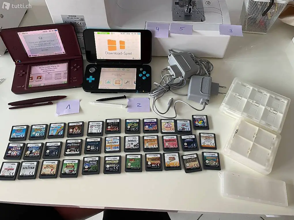 2 Nintendo GameBoys XL + 3 cases + 2 Stifte + 33 Spiele