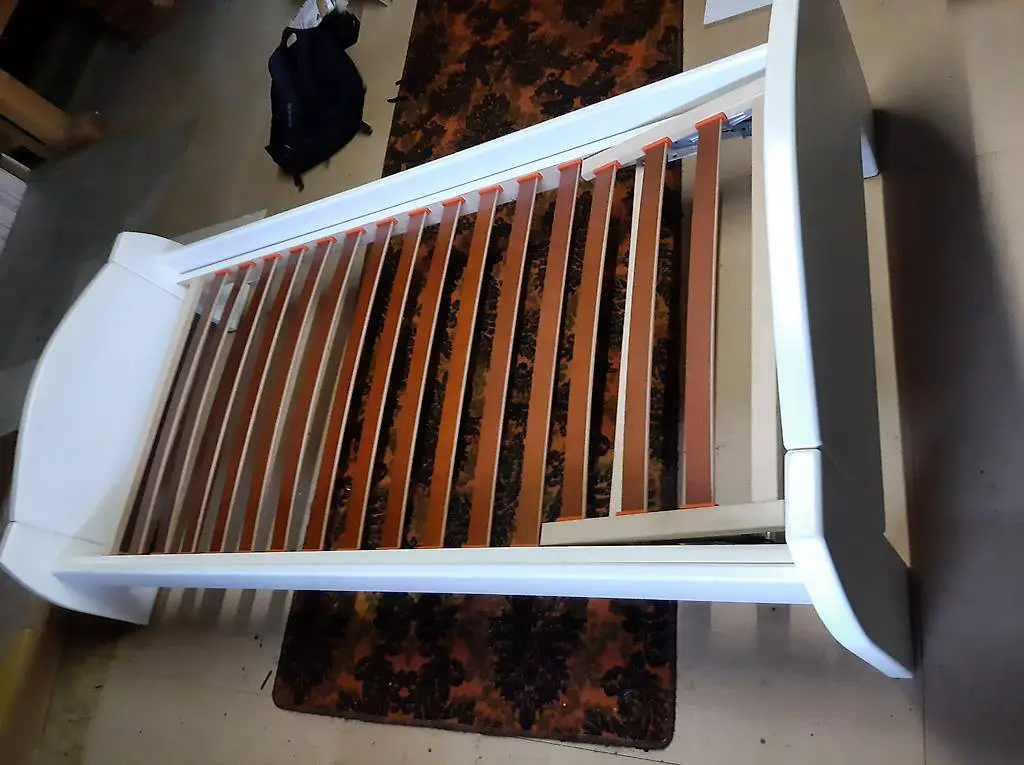 Bettgestell mit Lattenrost