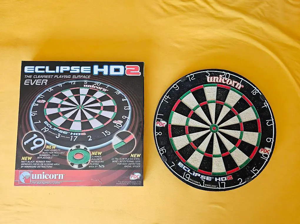 Unicorn Dartscheibe mit Dartboard Sourround