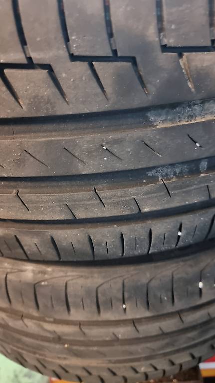 Sommerpneu 215/45 R17