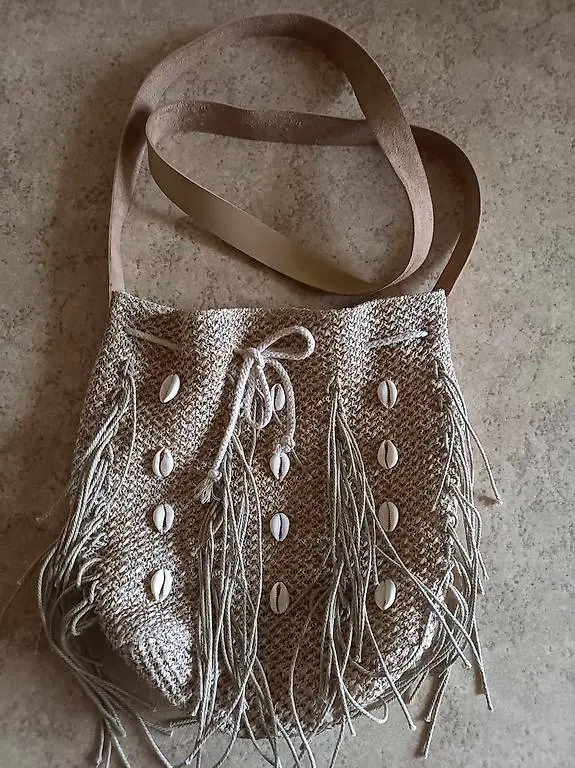 2 Umhängetaschen,1x Lack, 1x Stoff