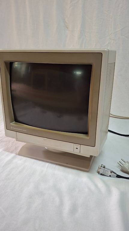 Commodore 1930 Monitor CH Stecker