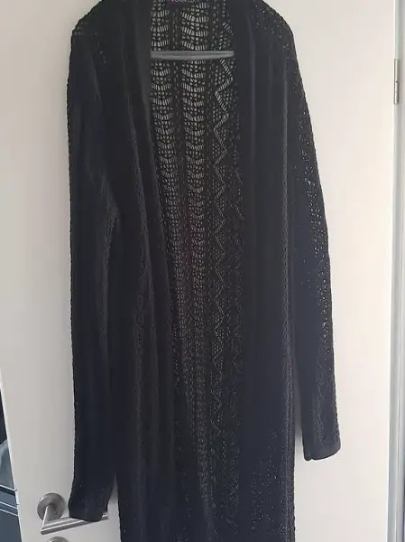 Lange, schwarze Strickjacke, Gr. L/XL, Neu