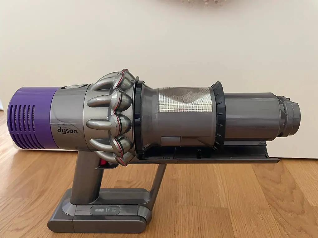 Dyson Cyclone V10? Kabelloser Staubsauger in gutem Zustand