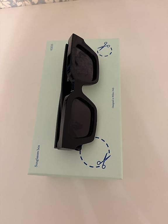Off-White Square Sunglasses / Sonnenbrille