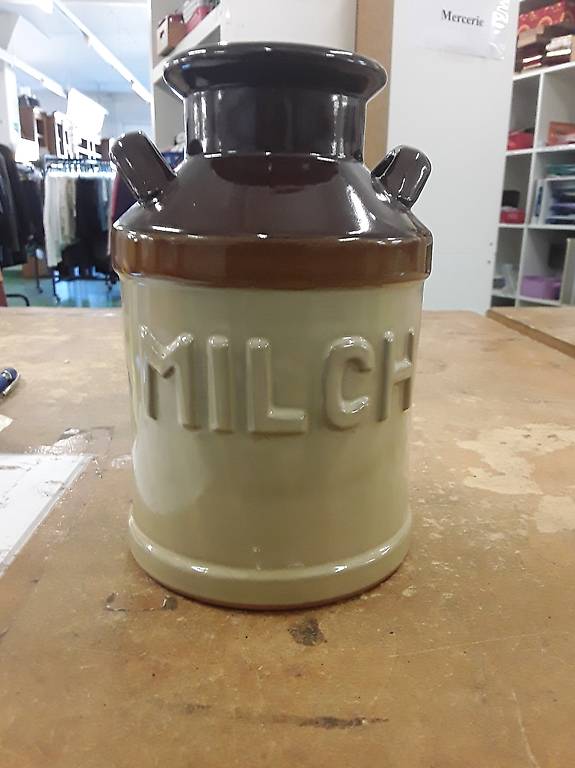 Milchkrug aus Ton