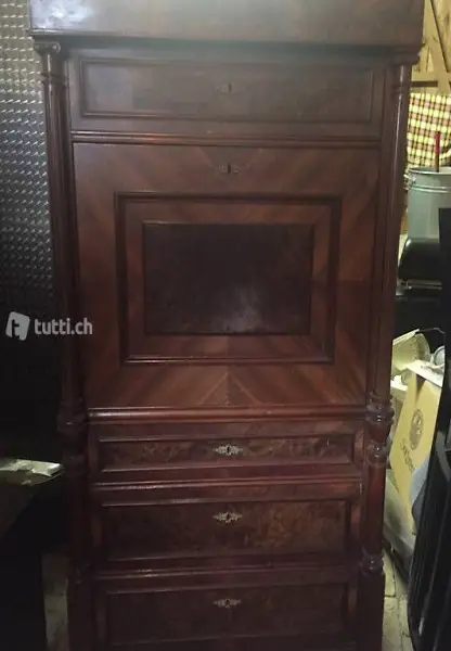 Antike Schränke vor 1900 Jahrhundert sind sehr schöne