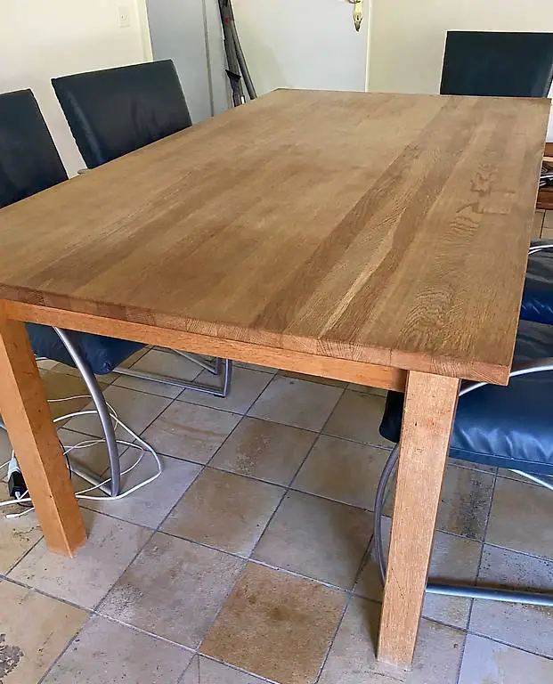 Massiver Eichenholz-Esstisch mit 2 Verlängerungsplatten