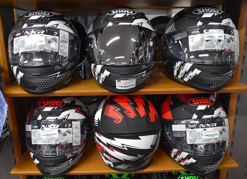 NEUShoei NXR Helm Variable