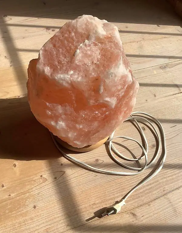 Salzkristall-Leuchte