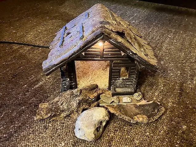 Selbstgebaute Krippe aus den 60ern - aus Holz mit Licht