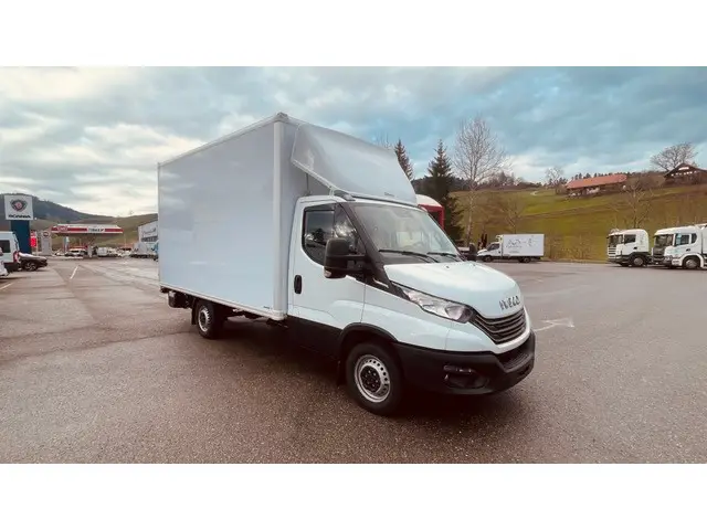 IVECO, 35S16H3.0A8 MY22, Plywoodkoffer