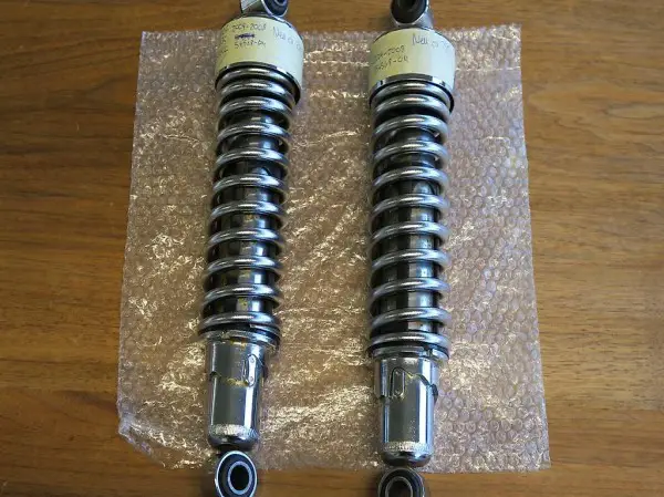  HARLEY DAVIDSON Federbeine zu XL1200C/883C/1200L 2004-2008