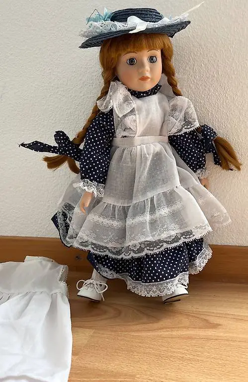 Porzellan Puppe The Promenade Collection