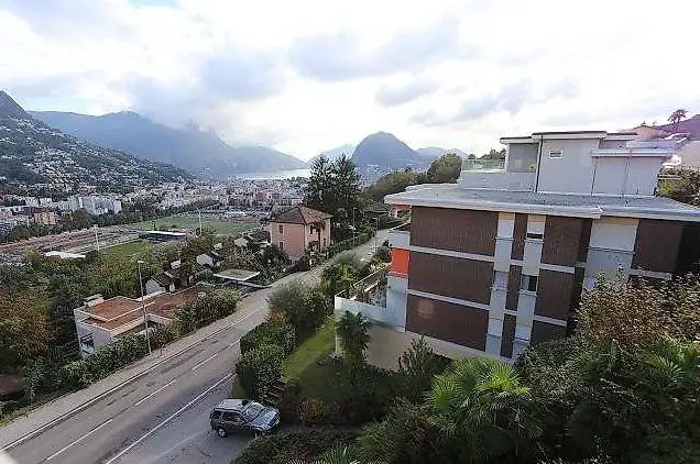 Dachwohnung mit Seeblick / sotto tetto con vista lago