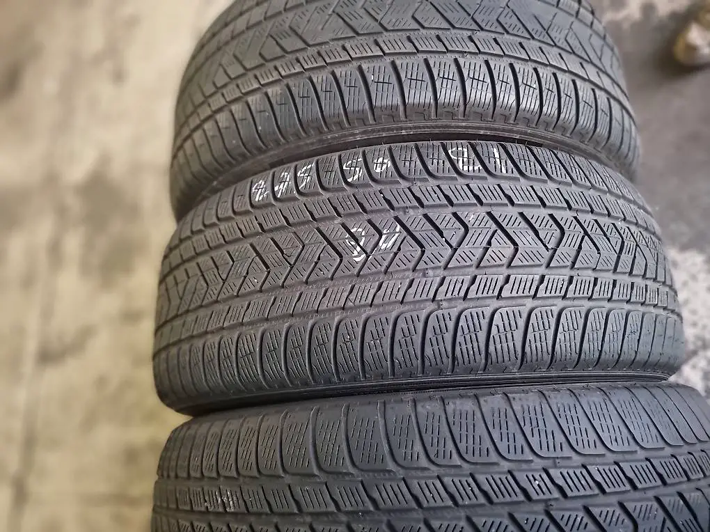 Winterreifen 275 50 21