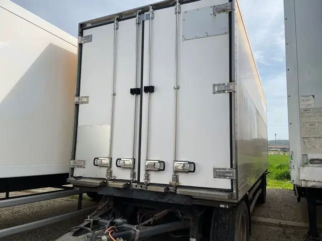 KRONE, AZ, Kunststoffkoffer isoliert