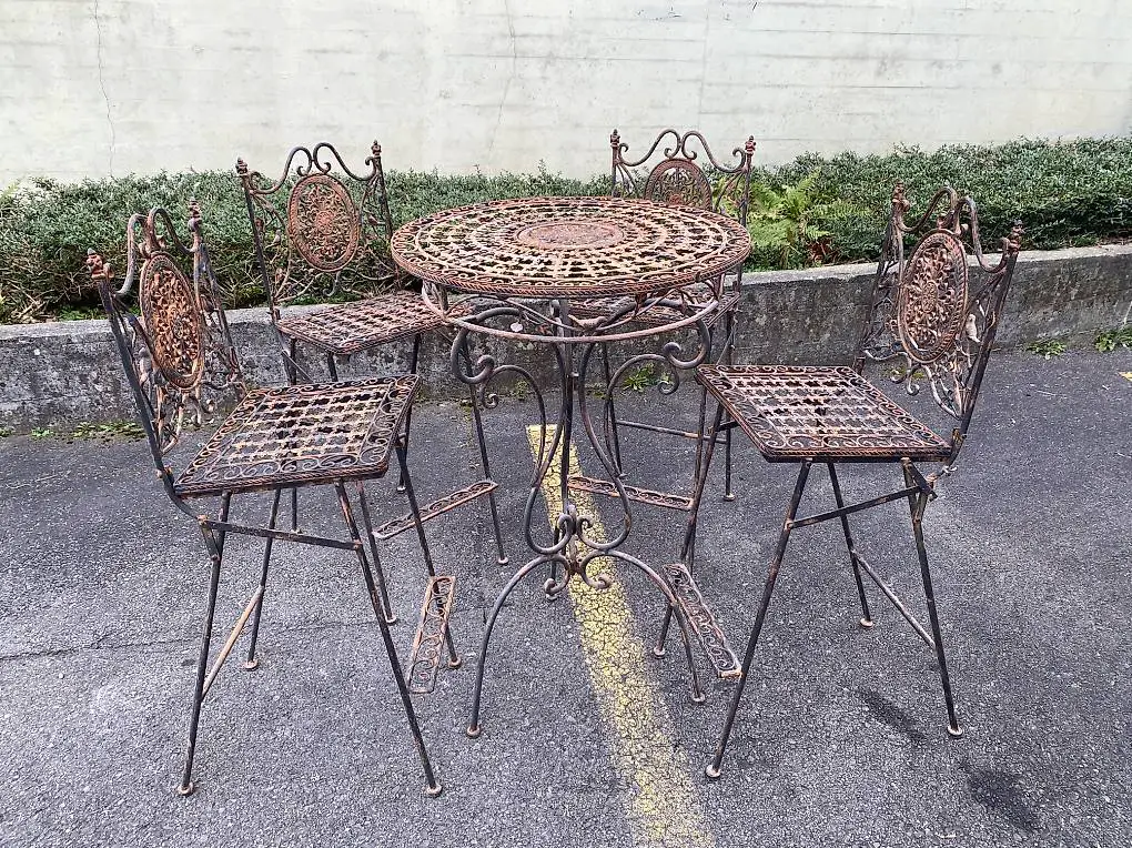 Schöner Metall Bar Gartentisch mit 4 Stühlen