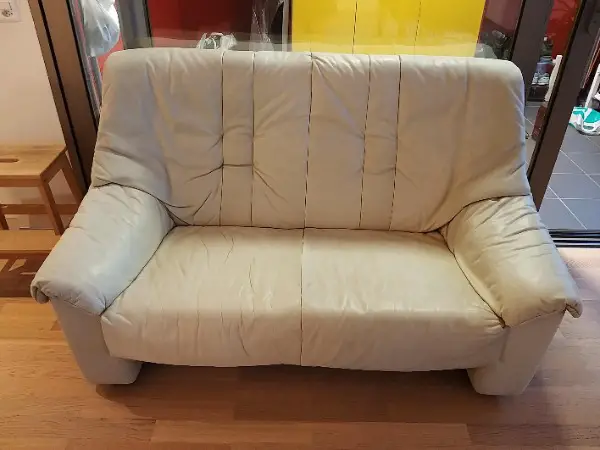 Weisses Ledersofa, guter Zustand, gratis abzugeben