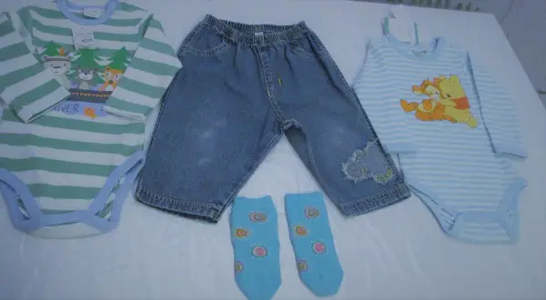 baby 3er-set- zwei bodys u. jeanshose gr. 62- 68 neu