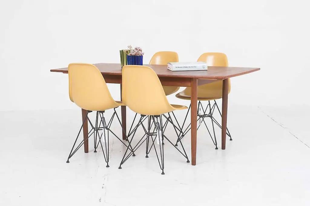 Eleganter 1960er Jahre Auszugstisch aus Teak