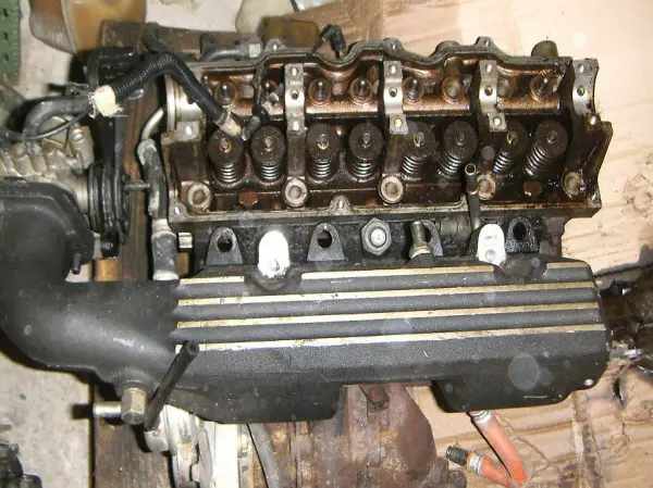 Chrysler 2,2Turbo Zylinderkopf mit Anbauteilen