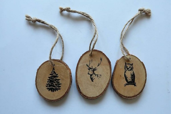 Winterllche Holzanhänger Rindenscheibe Naturdeko